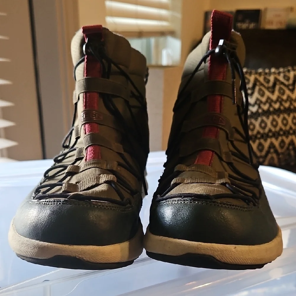KEEN Men's Green and Black Snow Boots